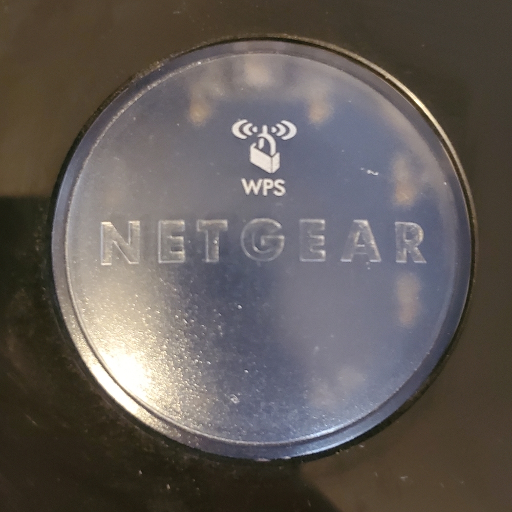 Netgear Duo RangeMax WNDR3300 300 Mbps 4-Port Wireless N Router w/ Adapter - Picture 8 of 10